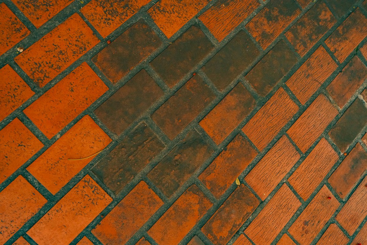 Ladrillo en espiga y tapetes de ladrillo: ideas para patios y cocheras